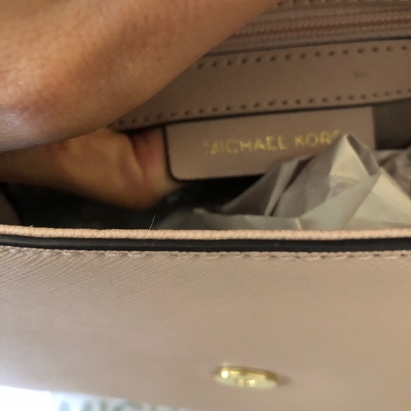 SOLD! NWT Michael kors Ava satchel medium - Picture 5 of 10